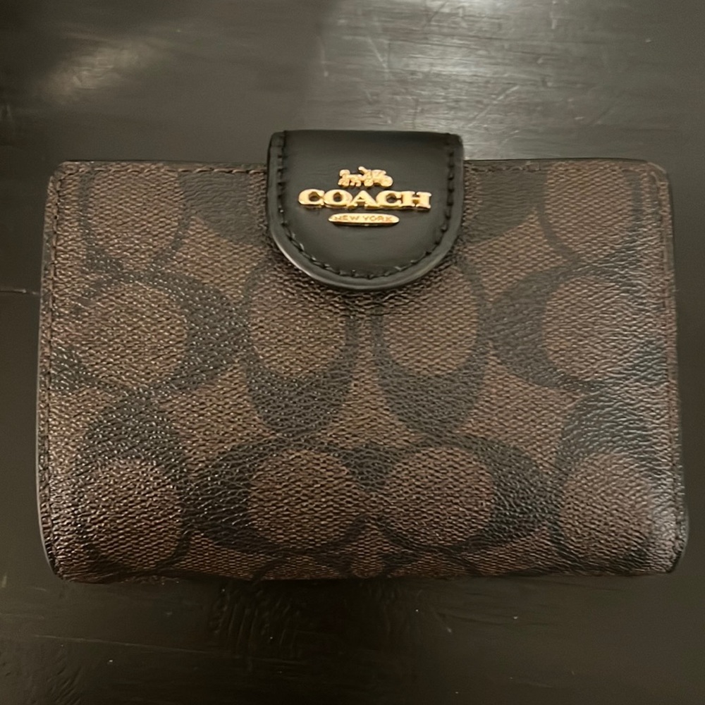 Coach Wallet Medium Corner Zip Wallet In Signature Canvas